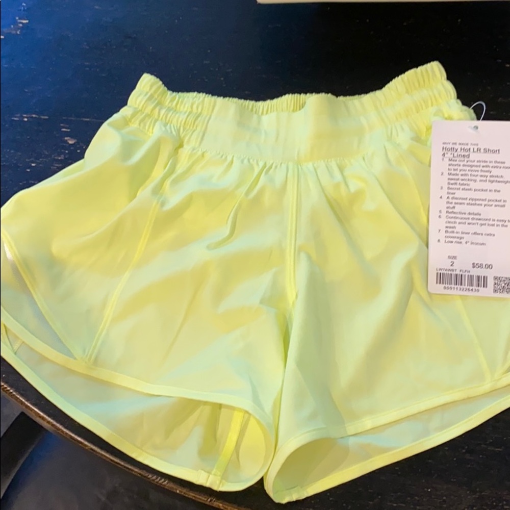 Lululemon Hotty Shorts 2 Tall NWT
